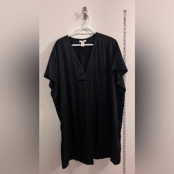 H&M V-neck Oversized Dress - Picture 2 of 5